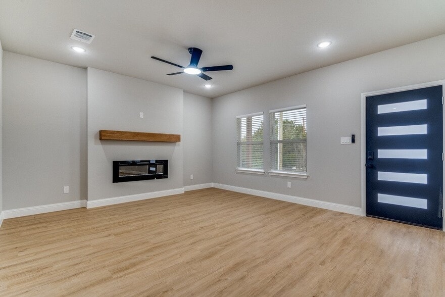 Building Photo - 2707 Brazos River Dr