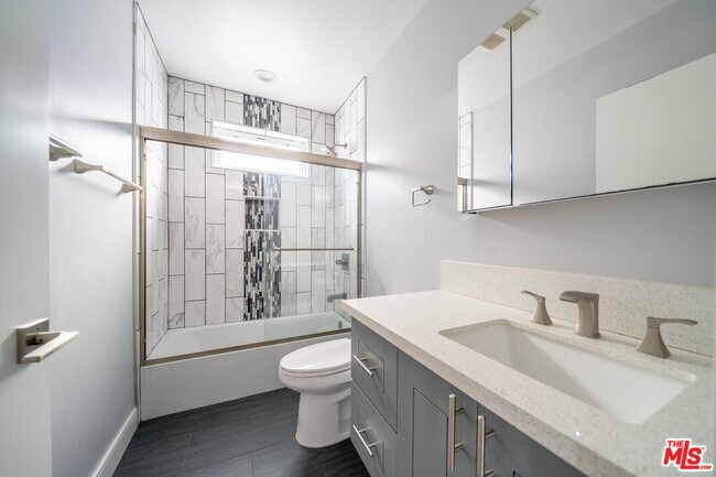 Building Photo - 11318 Miranda St