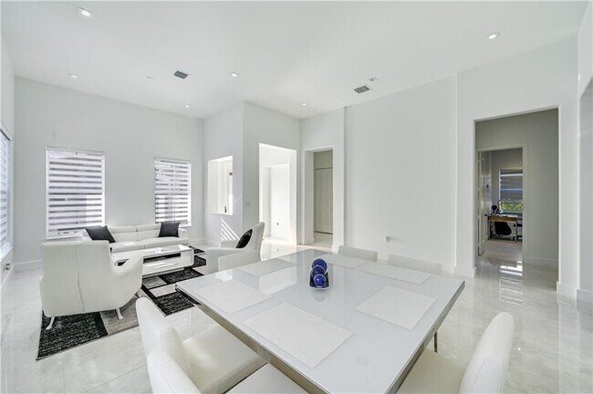 Building Photo - 4919 Frattina St.