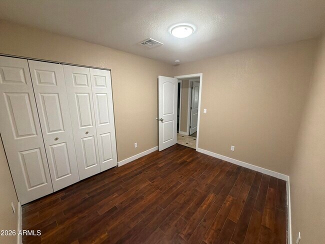 Building Photo - 5810 W Earll Dr
