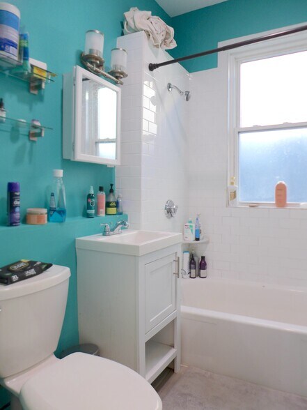 Building Photo - 19 Bucknam St