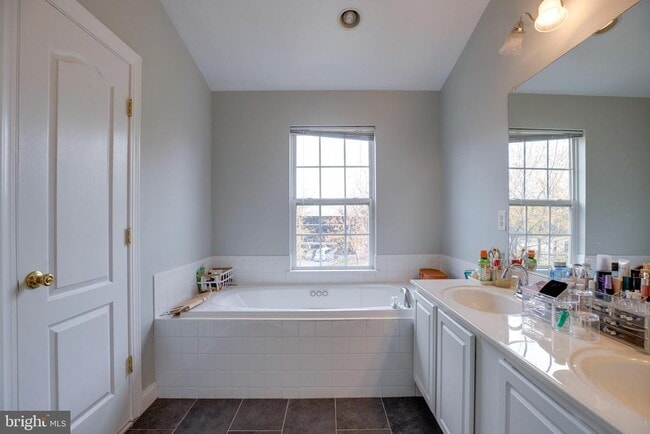 Building Photo - 8069 Gatehouse Rd