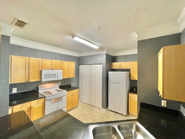 Building Photo - Orlando - 2 Bedroom, 2 Bathroom - $1695.00