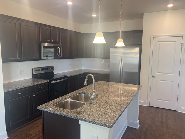 Building Photo - 117 Gregory Dr