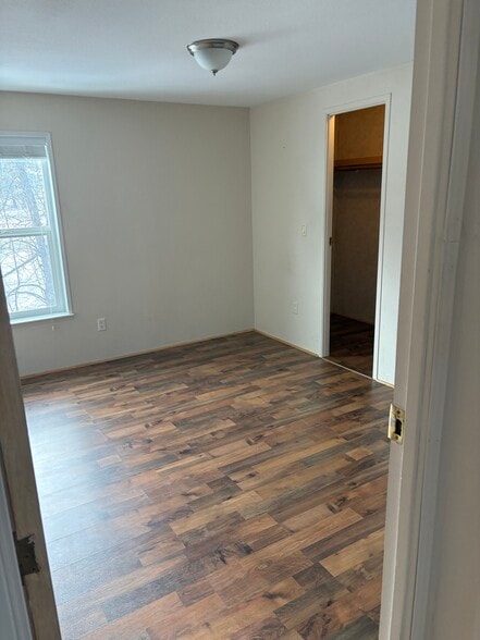 2nd bed w/walk-in - 3599 Cemetery Rd