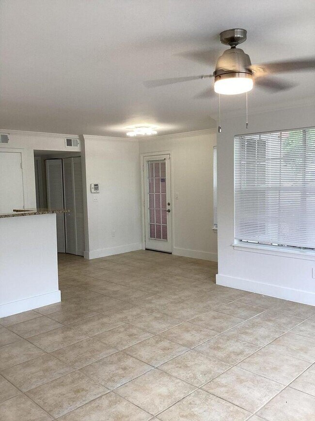 Building Photo - 1011 Crystal Way