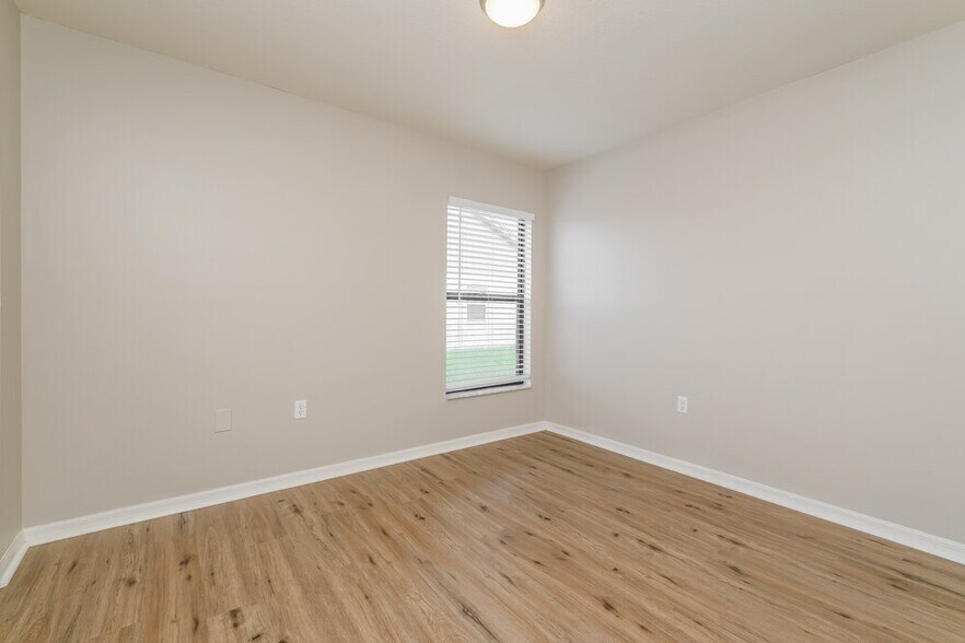 Building Photo - 1406 Storington Ave