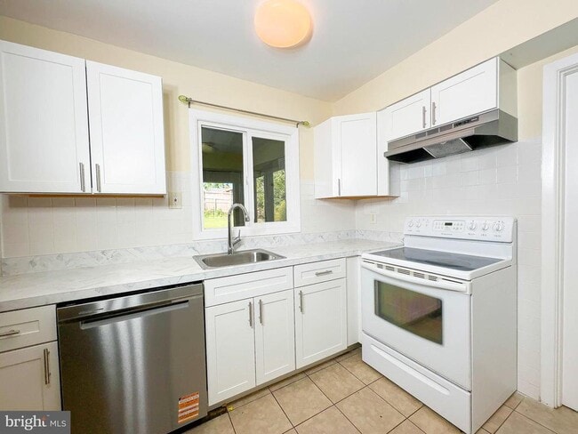 Building Photo - 3418 Medina Ln