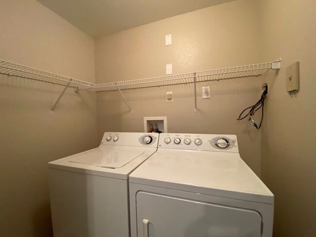 Building Photo - ANNUAL RENTAL - POSITANO PLACE 2 BED / 2 BATH WITH GARAGE