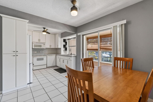 Building Photo - 3150 Meridian Way S