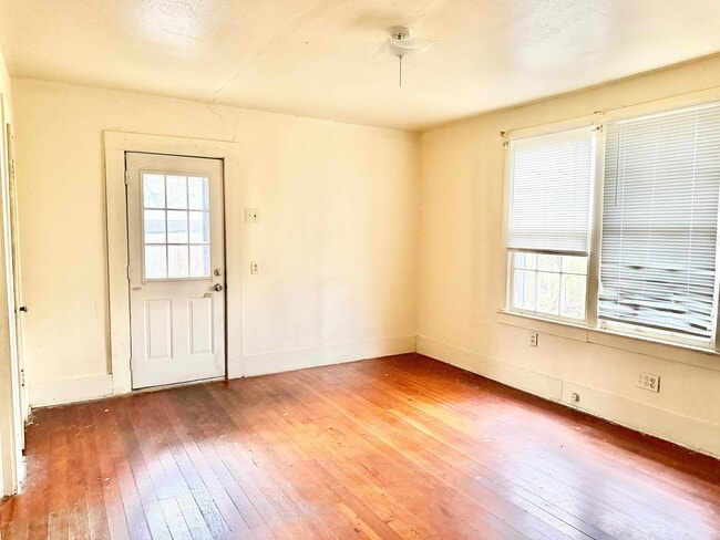 Building Photo - 1203 S 18th St