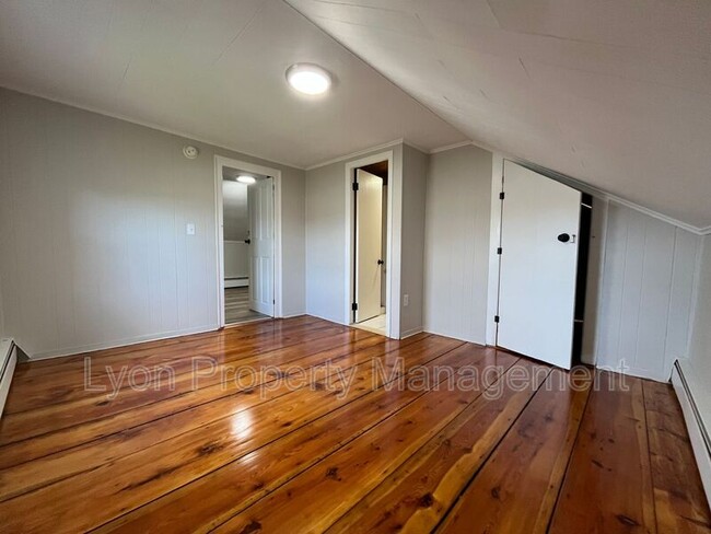 Building Photo - 12 Oil Mill Ln