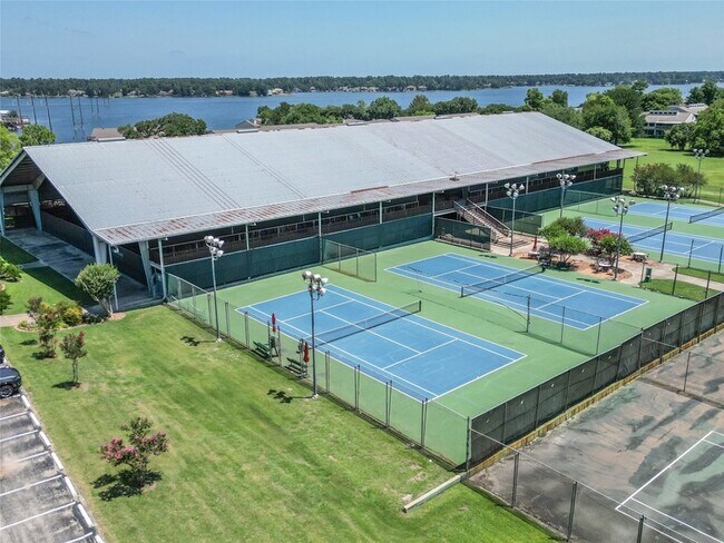 Building Photo - 3 April Point Dr S