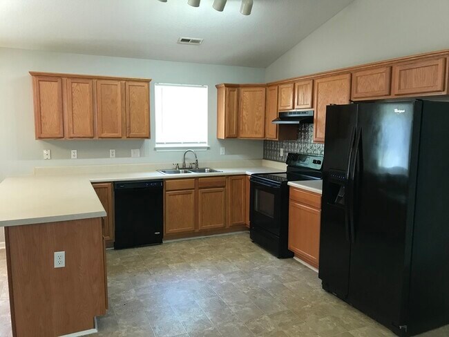 Building Photo - 4 Bedroom Ranch-Style Home!