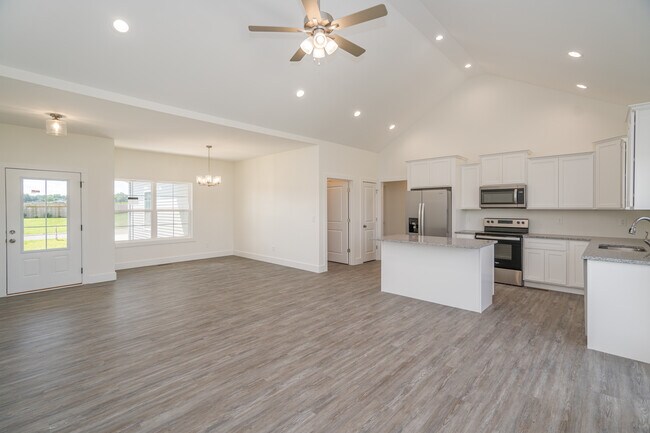 Building Photo - 147 Greenbriar Ln