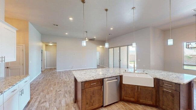 Building Photo - 490 Montecito Dr