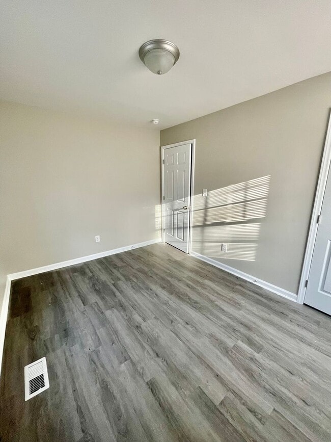 Building Photo - Beautiful 3 bedroom 1 bath home , Located off N Graham street