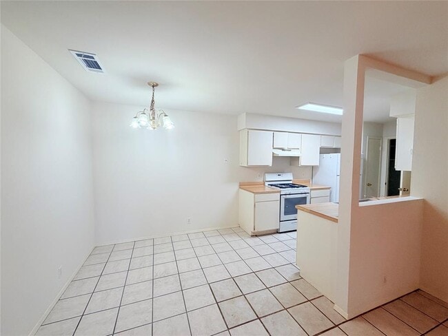 Building Photo - 405 Parkhill Cove