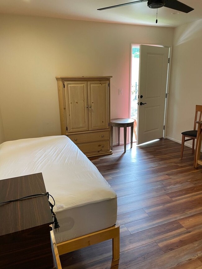 Building Photo - Private Studio on 5 Acres