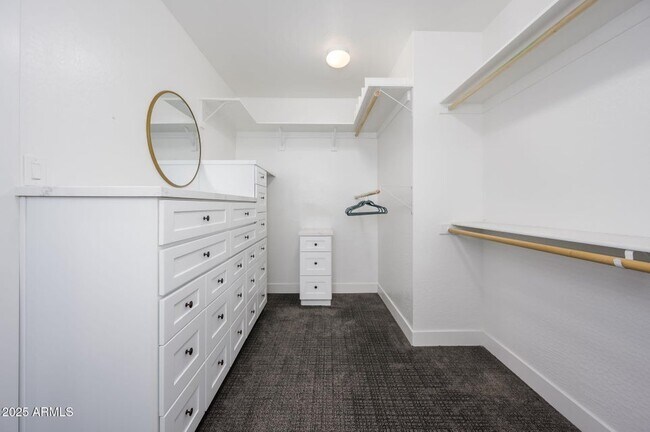 Building Photo - 1221 E Paseo Way