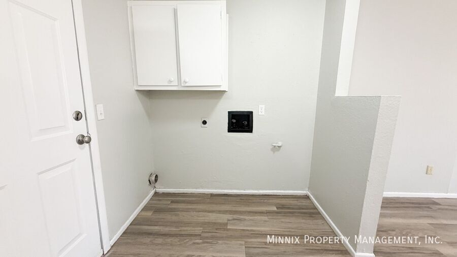 Building Photo - 2219 W 19th