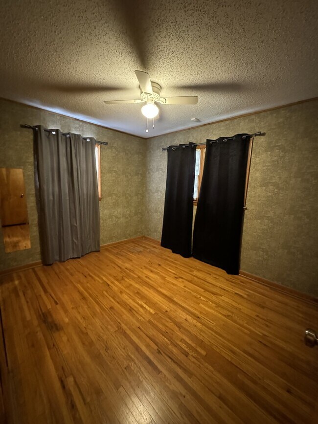 Building Photo - 2322 W 29th St S