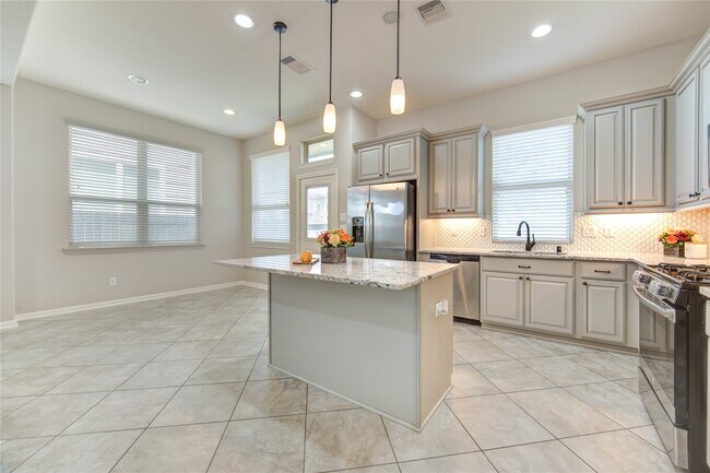 Primary Photo - 12130 La Strada St