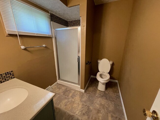 Building Photo - 15112 Lincoln Cir