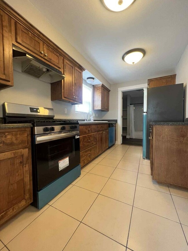 Building Photo - Charming 3-Bedroom, 2-Bathroom Two-Story H...