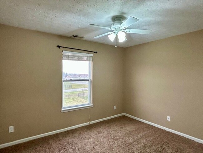 Building Photo - Beautiful 2 Story, 4 Bedroom, with a Full ...