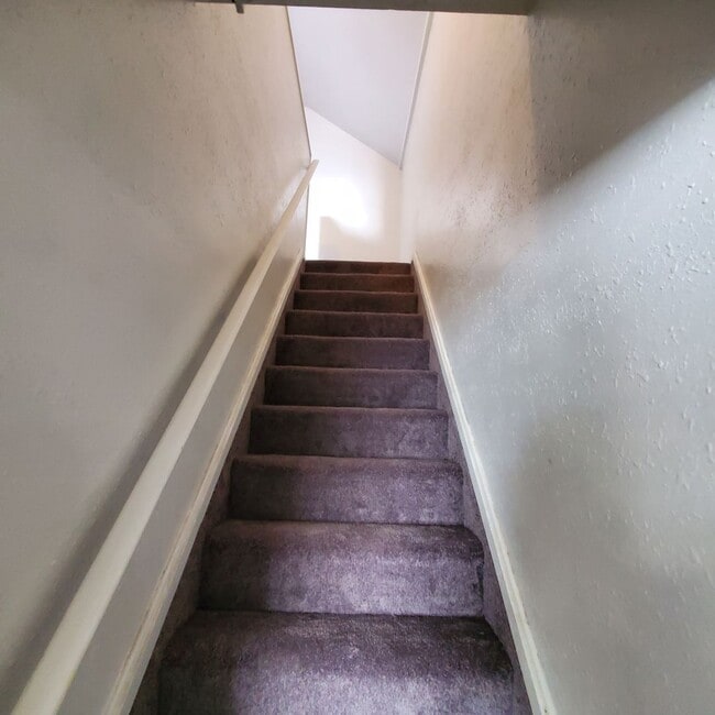 Building Photo - Pet Friendly 3 Bedroom with RV Parking, Close to Downtown Albany!