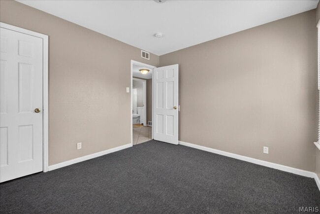 Building Photo - 6018 Evergreen Blvd