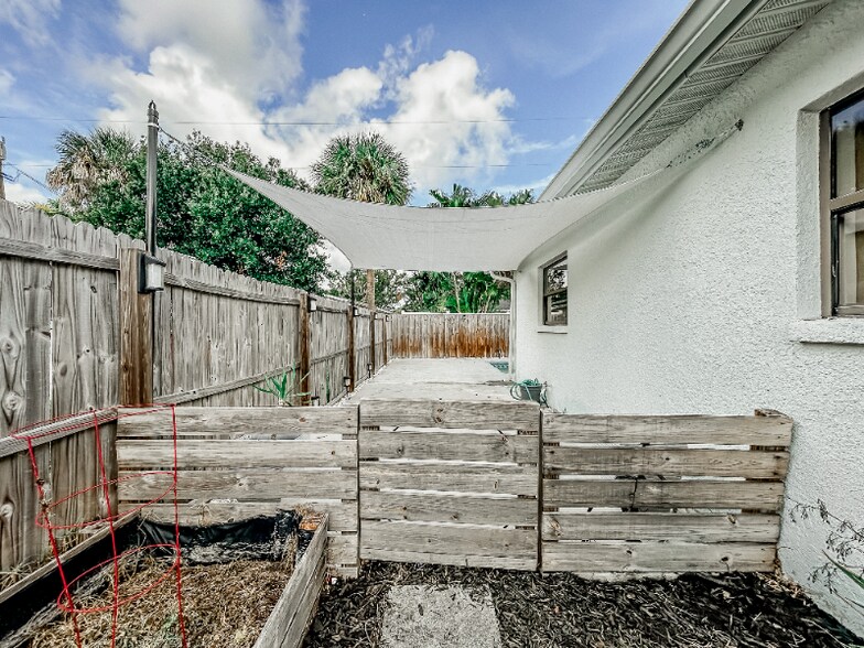 Building Photo - 1847 Shore Acres Blvd NE