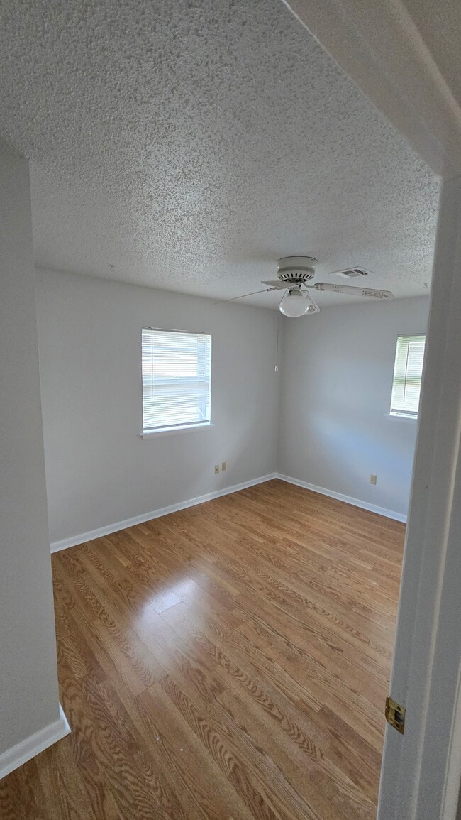 Building Photo - 314 NW Compass Dr