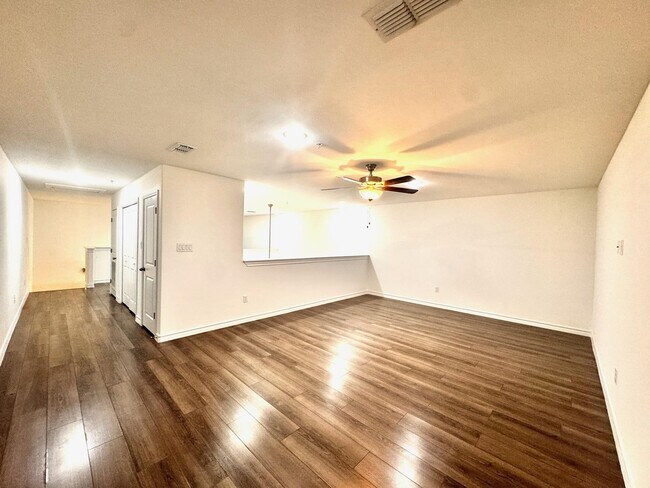 Building Photo - 9913 Kaspar Dr