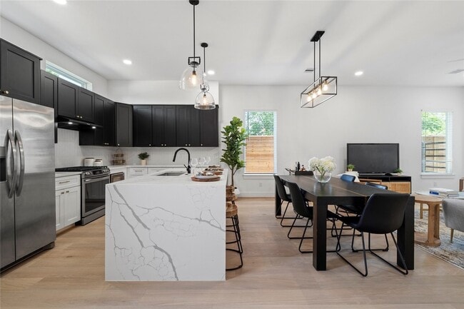 Building Photo - 4110 Cortlandt St