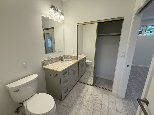 Building Photo - Charming 1-Bedroom, 2-Bathroom Cottage in ...