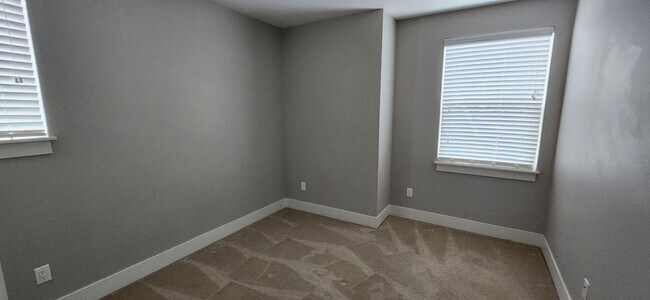 Building Photo - 4417 N Gantenbein Ave