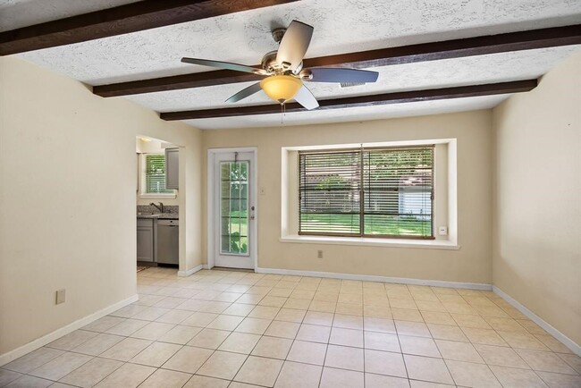 Building Photo - 9718 Shady Tree Ln