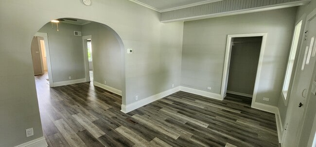 Building Photo - 701 9th St