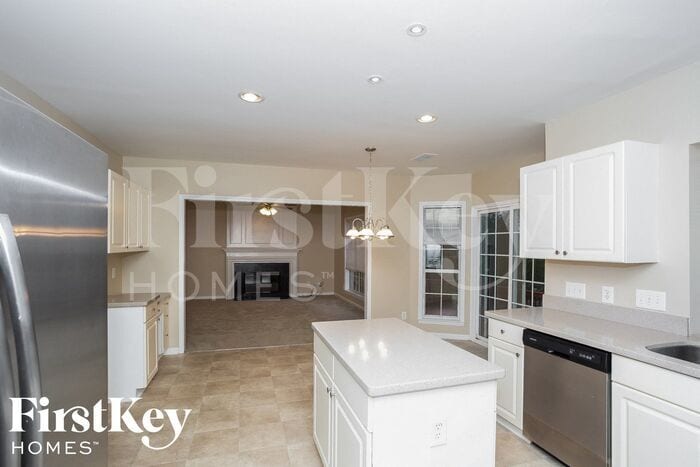 Building Photo - 6425 Skyline Dr