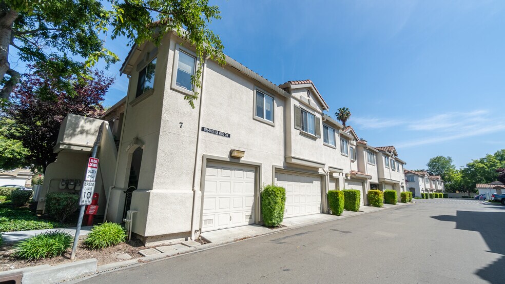 Building Photo - 1171 Tea Rose Cir
