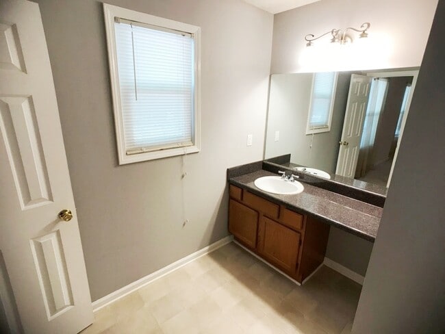 Building Photo - 1497 Chaseway Cir