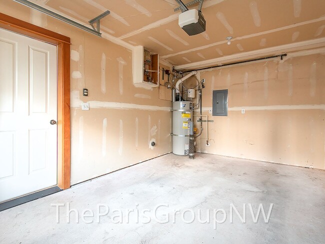 Building Photo - Gorgeous Green Lake 3BR TH – Walk to Swim,...