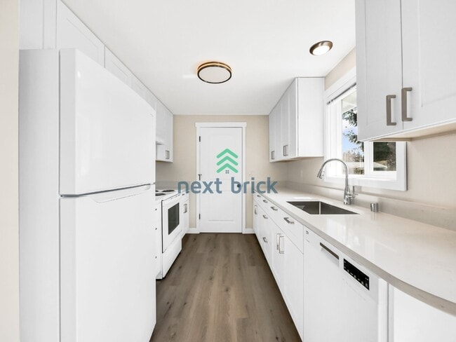 Building Photo - Beautiful 3 beds, 1 bath Single Family Home is available for Rent in Renton!