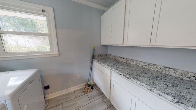 Building Photo - 419 Webster Pl