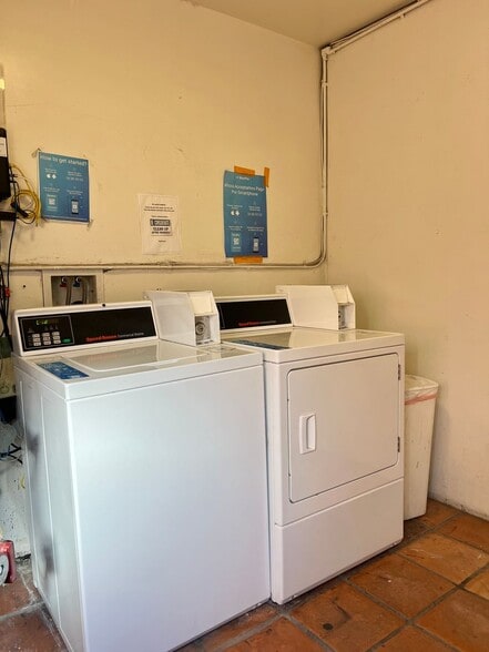 Building Photo - 12737 Matteson Ave