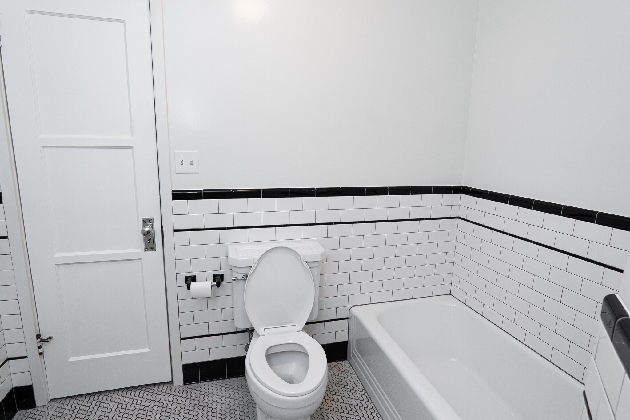 Building Photo - 638 N Gardner St