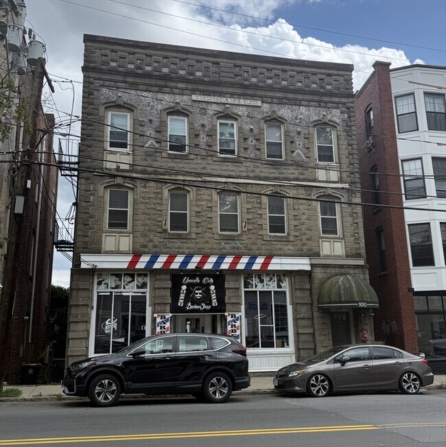 Building Photo - 100 River St