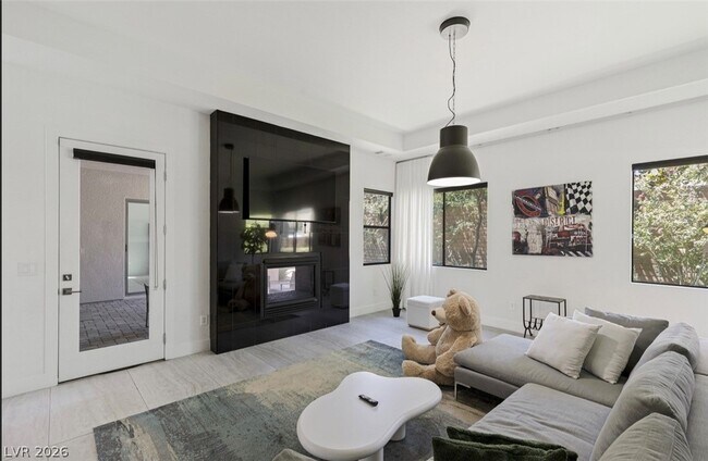 Building Photo - 47 Pristine Glen St